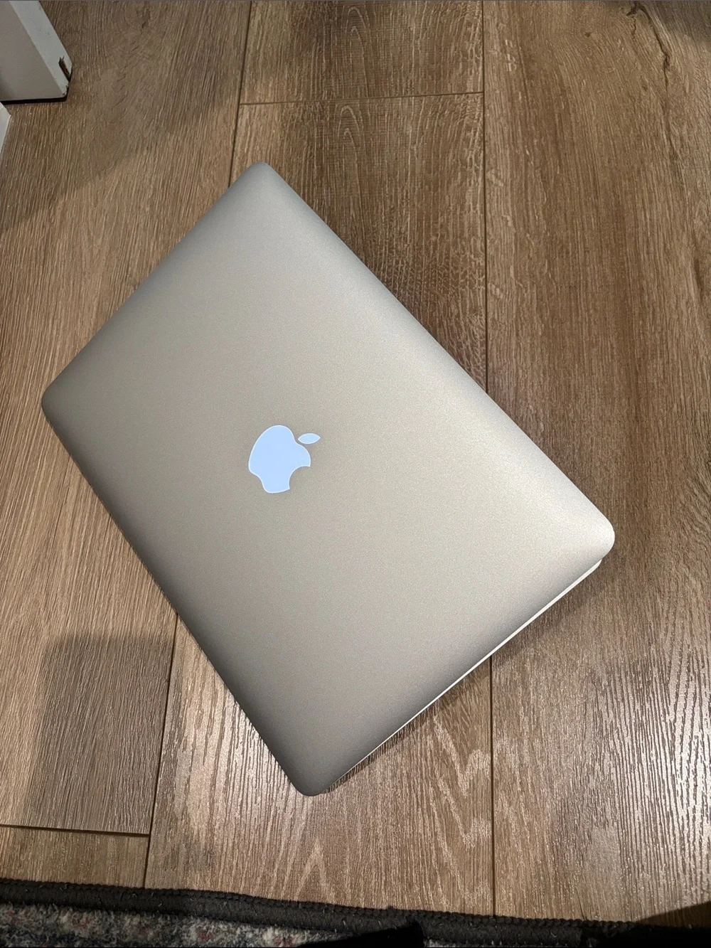 Apple Silver MacBook — Aluminum Finish Laptop